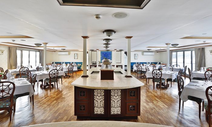 Restaurants, Bars & Cafés on RV Ganges Voyager